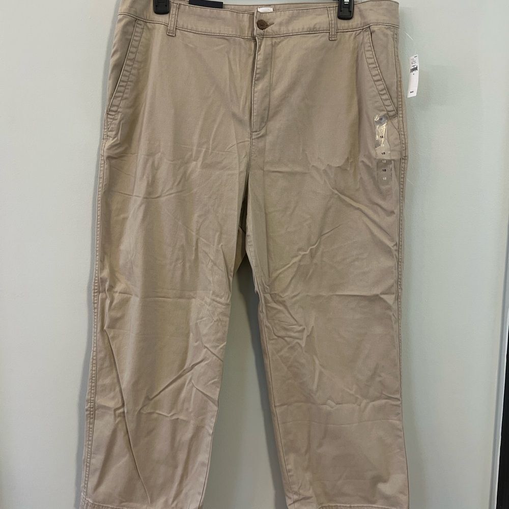NWT Gap Classic Women’s 18 Khaki Chinos Girlfriend fit